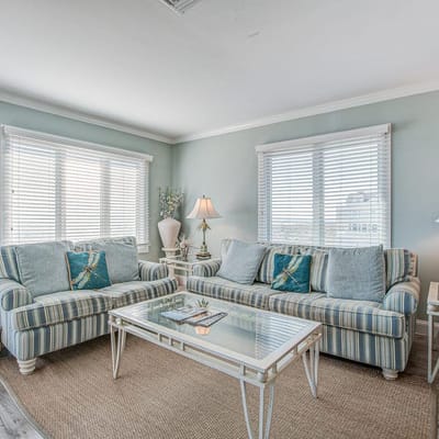 Top-floor Oceanfront Villa with spectacular ocean views - prime location
